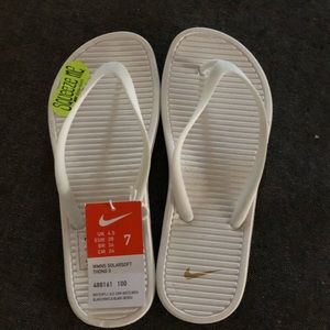 Nike solarsoft thing sandal size 7 NWT